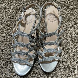 Glittered Rhinestone silver shoe/ I. Miller Beautiful shoe size 7